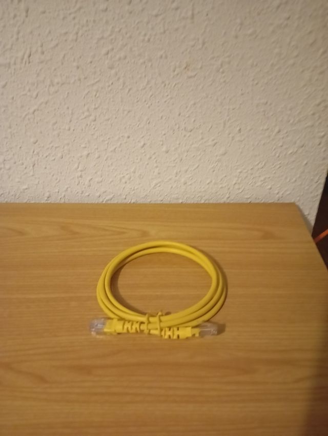 Dos Cables de internet y uno de antena