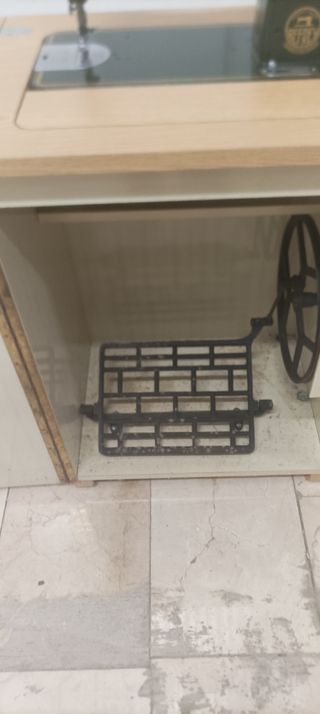 Maquina de coser refrey