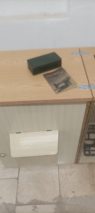 Maquina de coser refrey