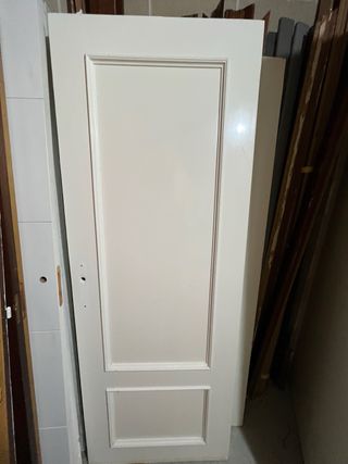 Puerta de madera color blanco 