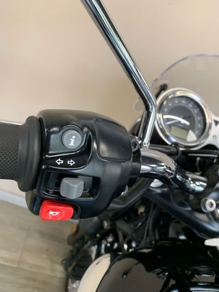 TRIUMPH BONNEVILLE T100