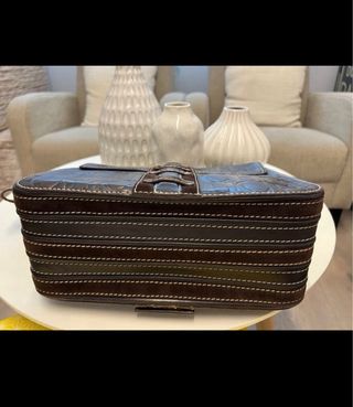 Bolso marrón chocolate de piel. Carolina Herrera