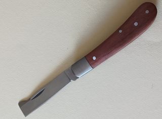 Coltellino da innesto in acciaio e manico in legno