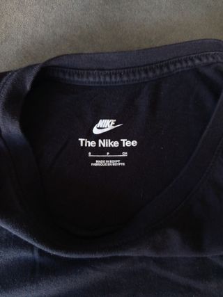 Camiseta Nike negra básica