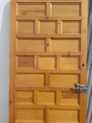 Puerta castellana madera