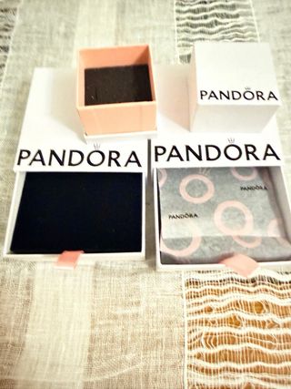 3 cajas Pandora. dos grandes y una pequeña 