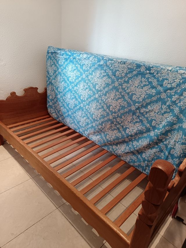 Cama Antigua madera roble 90x180 casi nueva .