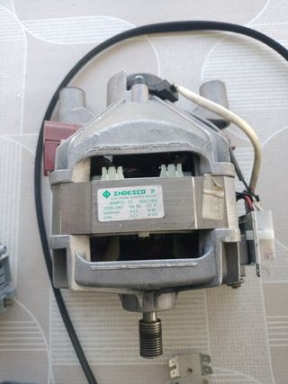 REPUESTO LAVADORA INDESIT W104