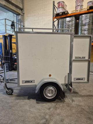 Remolque caja cerrada