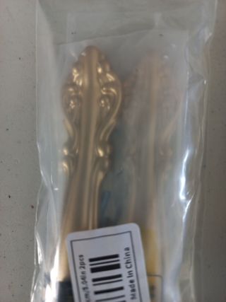 Tiradores metálicos tipo asa