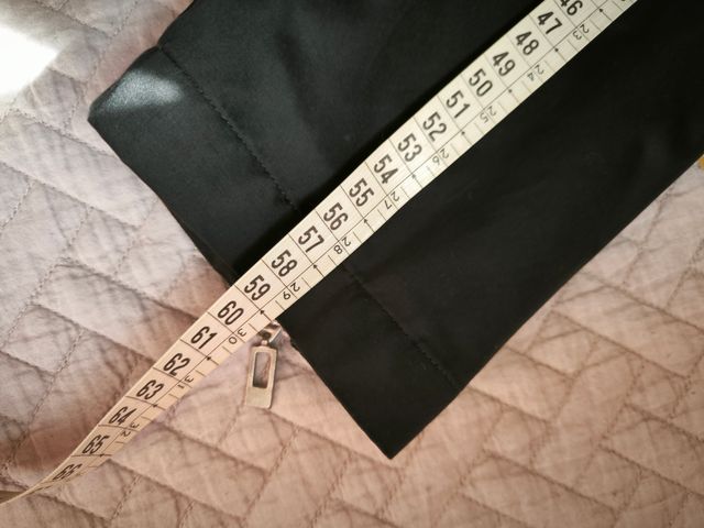 Chaqueta negra con  cremalleras