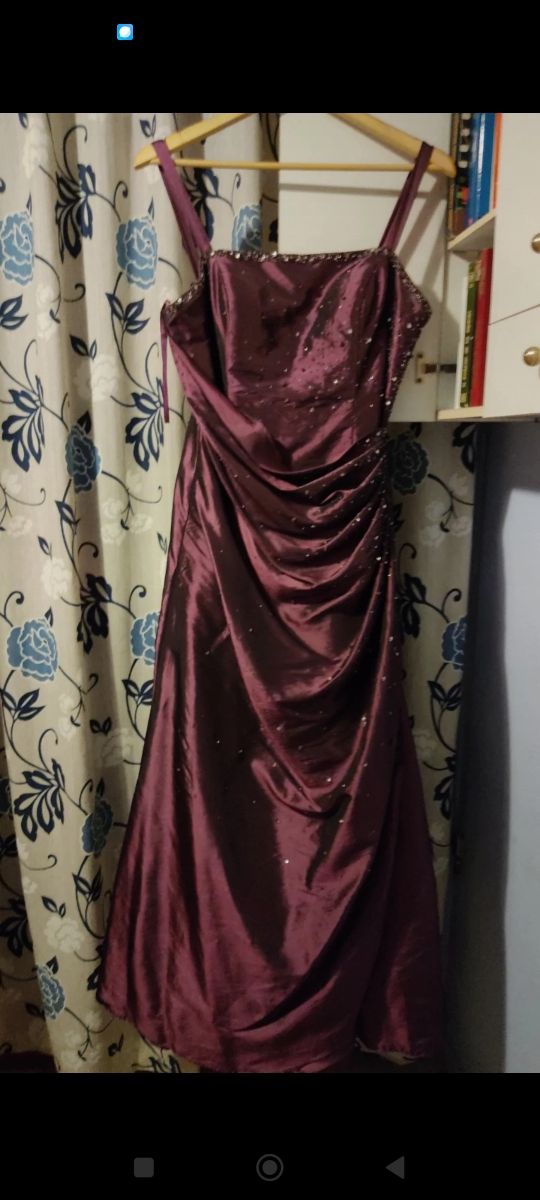 Vestido fiesta color vino tinto