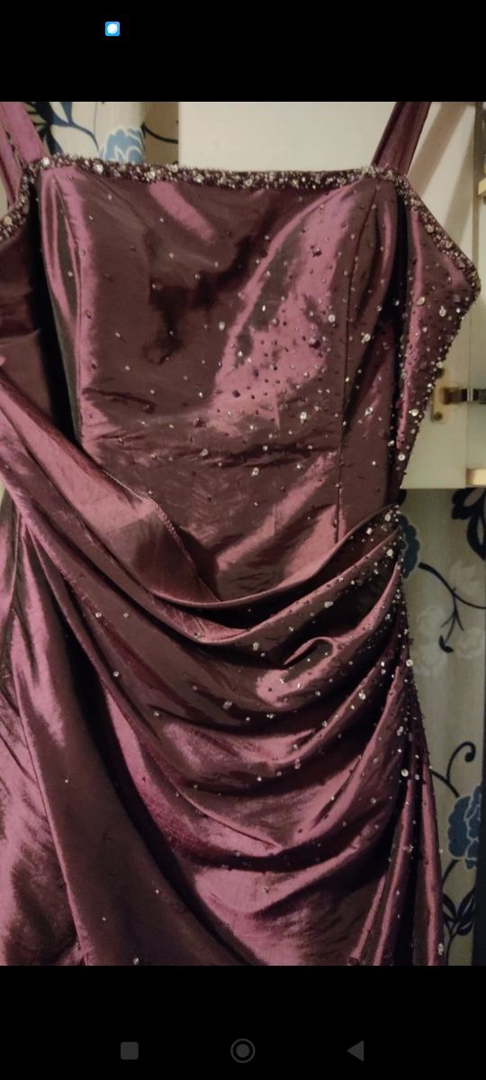 Vestido fiesta color vino tinto