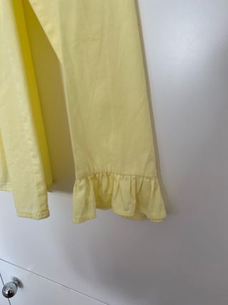 Blusa escote pico con volantes