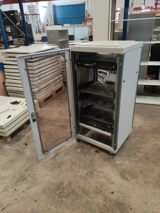 Armario Rack Metálico con equipo sonido