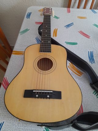 Guitarra mediana