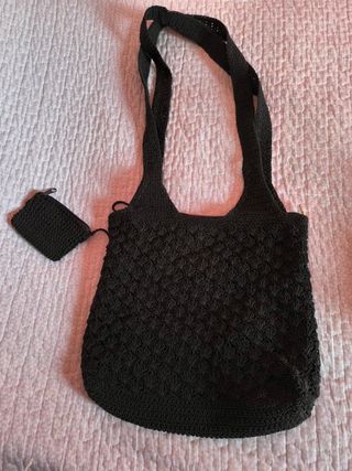 Bolso negro con monedero interior