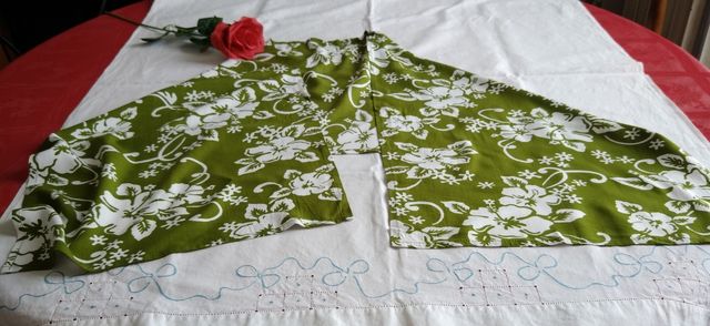 Gonna pareo e pashmina verde e bianca