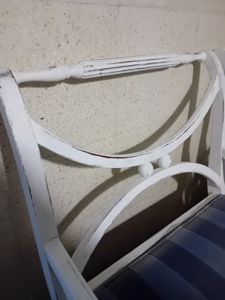 2 butacas de madera de nogal en blanco decapado