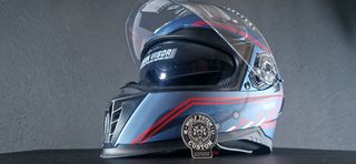Casco de moto cerrado MAVERIK edición especial