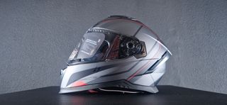 Casco deportivo STORMER negro y rojo