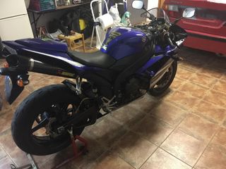YAMAHA R1 MAYO DEL 2008