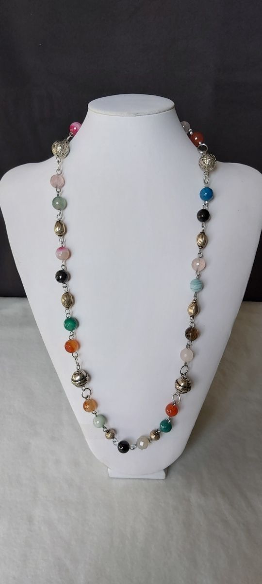Collana lunga con vere pietre dure, multicolore