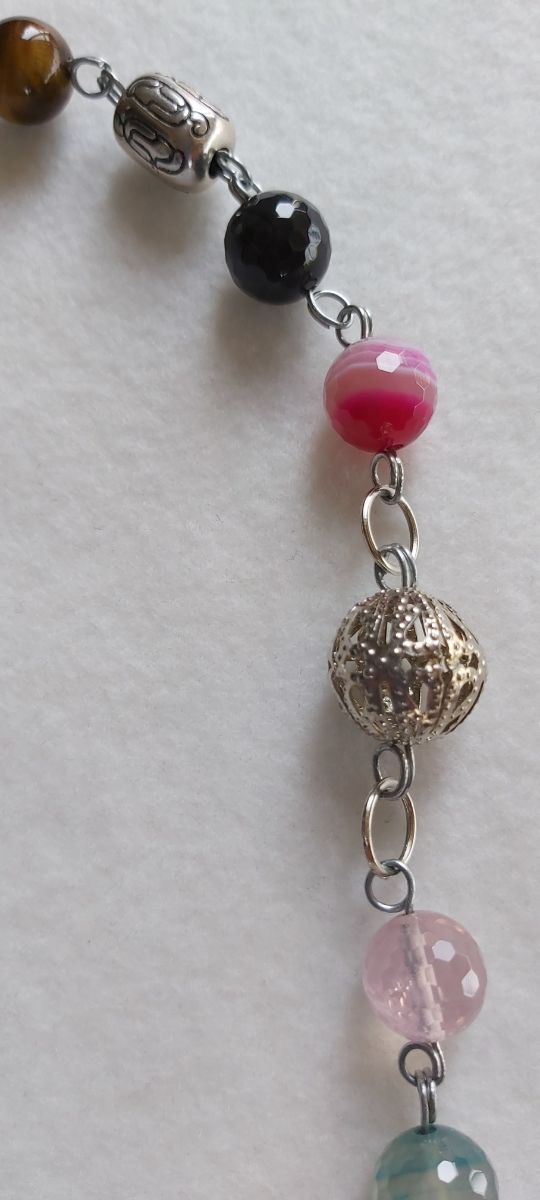 Collana lunga con vere pietre dure, multicolore