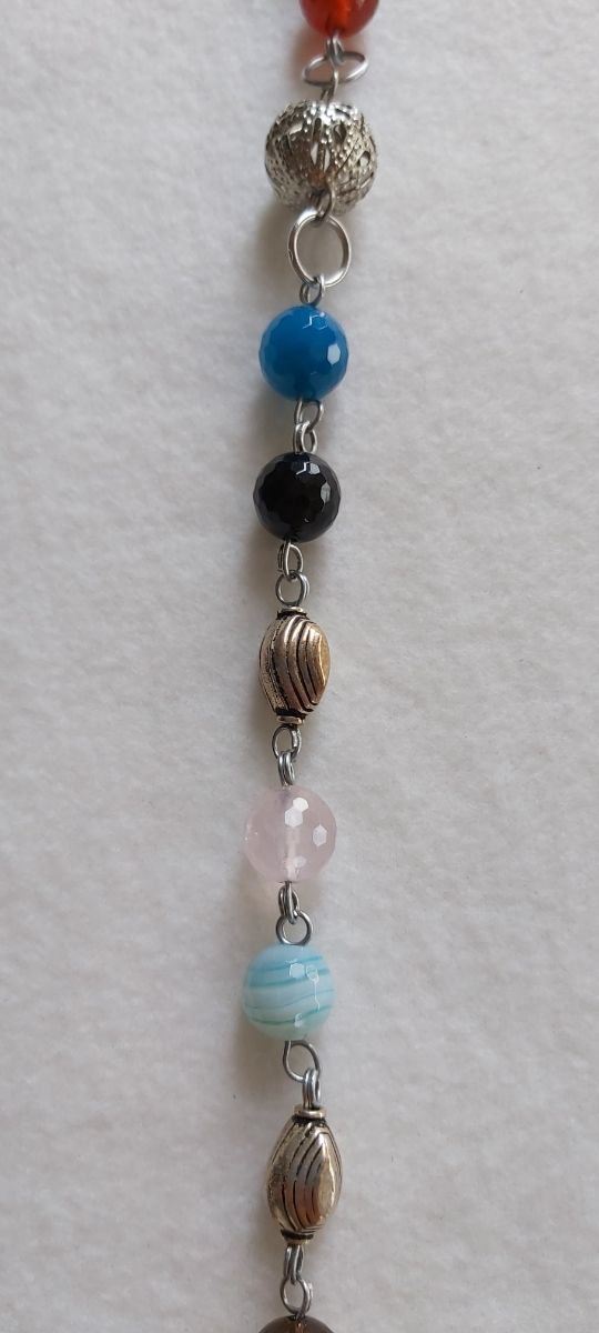 Collana lunga con vere pietre dure, multicolore