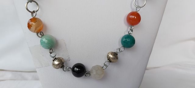 Collana lunga con vere pietre dure, multicolore