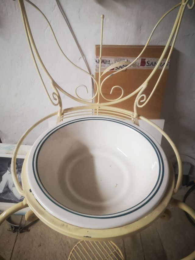 Palanganero de forja