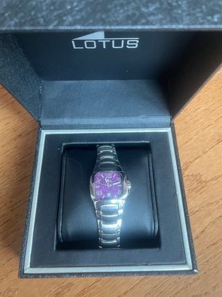 Reloj lotus morado