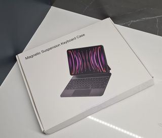 Teclado de suspensão magnética para iPad