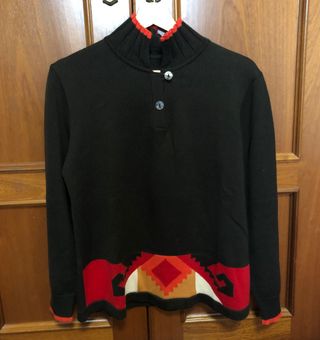 Chaqueta de punto marron con motivos geometricos