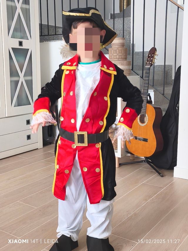 Disfraz pirata niño entrega el gorro tambien