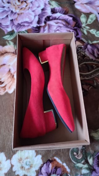 Zapatos rojos de ante