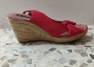 Sandalias cuñas muy usadas