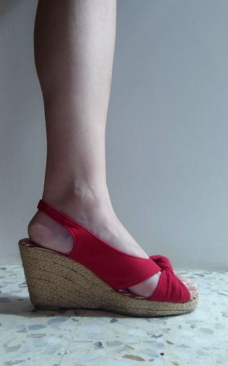 Sandalias cuñas muy usadas