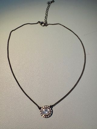 Gargantilla con brillante bisutería