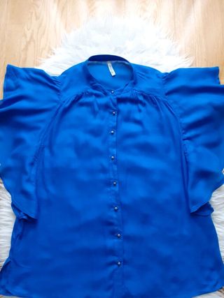 Camisa azul mangas murciélago