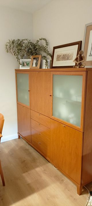 Aparador cuatro puertas y cuatro cajones MDF