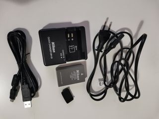 Cámara réflex Nikon D3100 con mochila de regalo