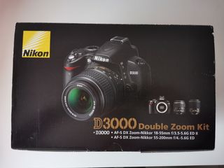 Cámara réflex Nikon D3100 con mochila de regalo