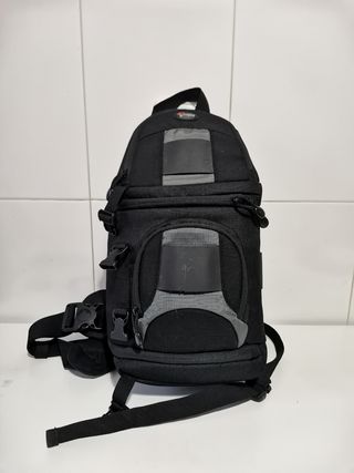 Cámara réflex Nikon D3100 con mochila de regalo