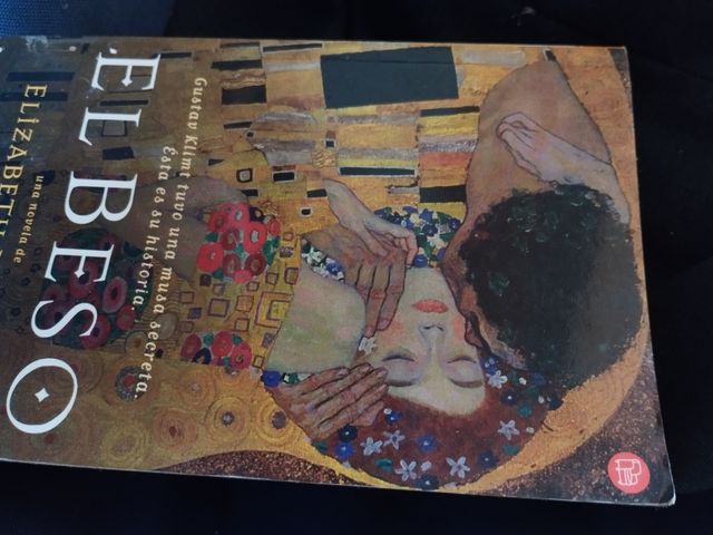 El Beso/ Painted Kiss (Spanish Edition)