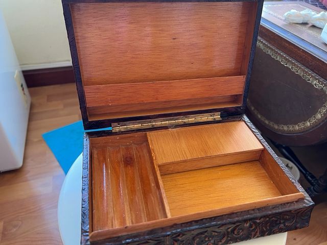 Caja de cuero antigua