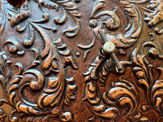 Caja de cuero antigua