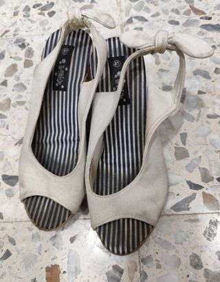 Sandalias cuñas blancas