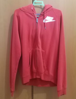 Chaqueta roja con capucha Nike