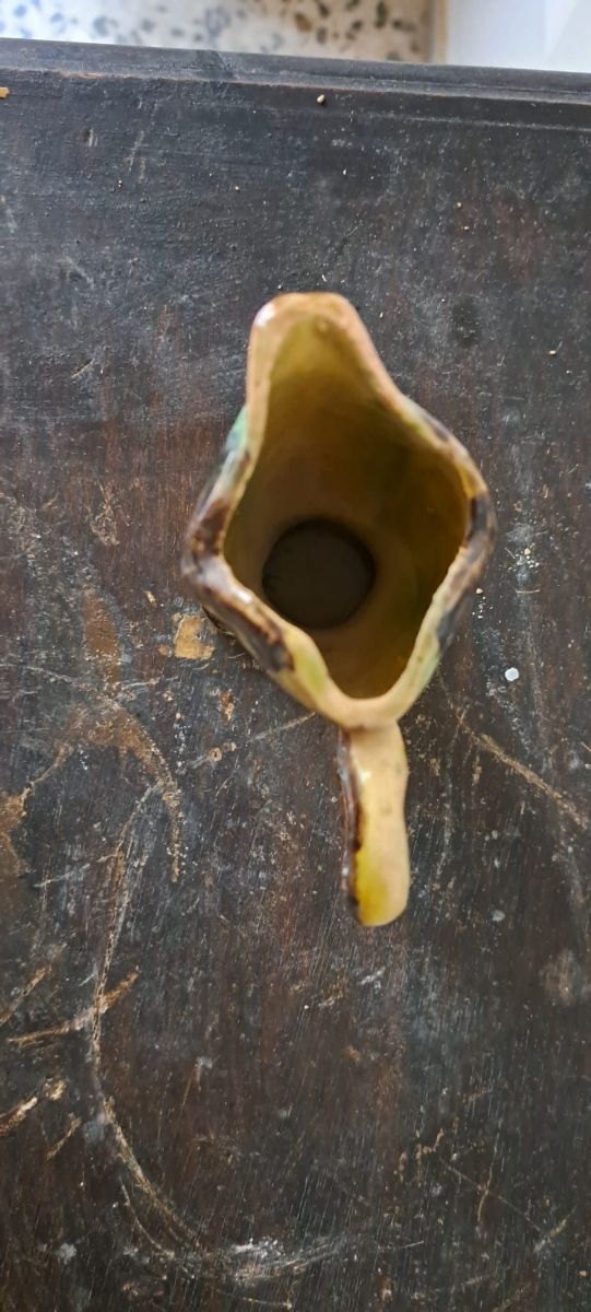 Antigua jarra mayólica pez